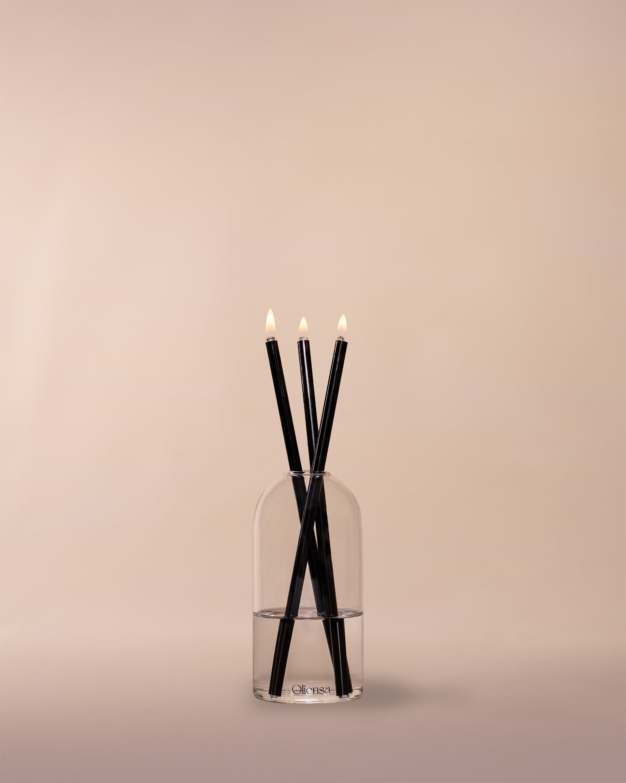 Packshot Świeca eternal black crystal - rozpalona