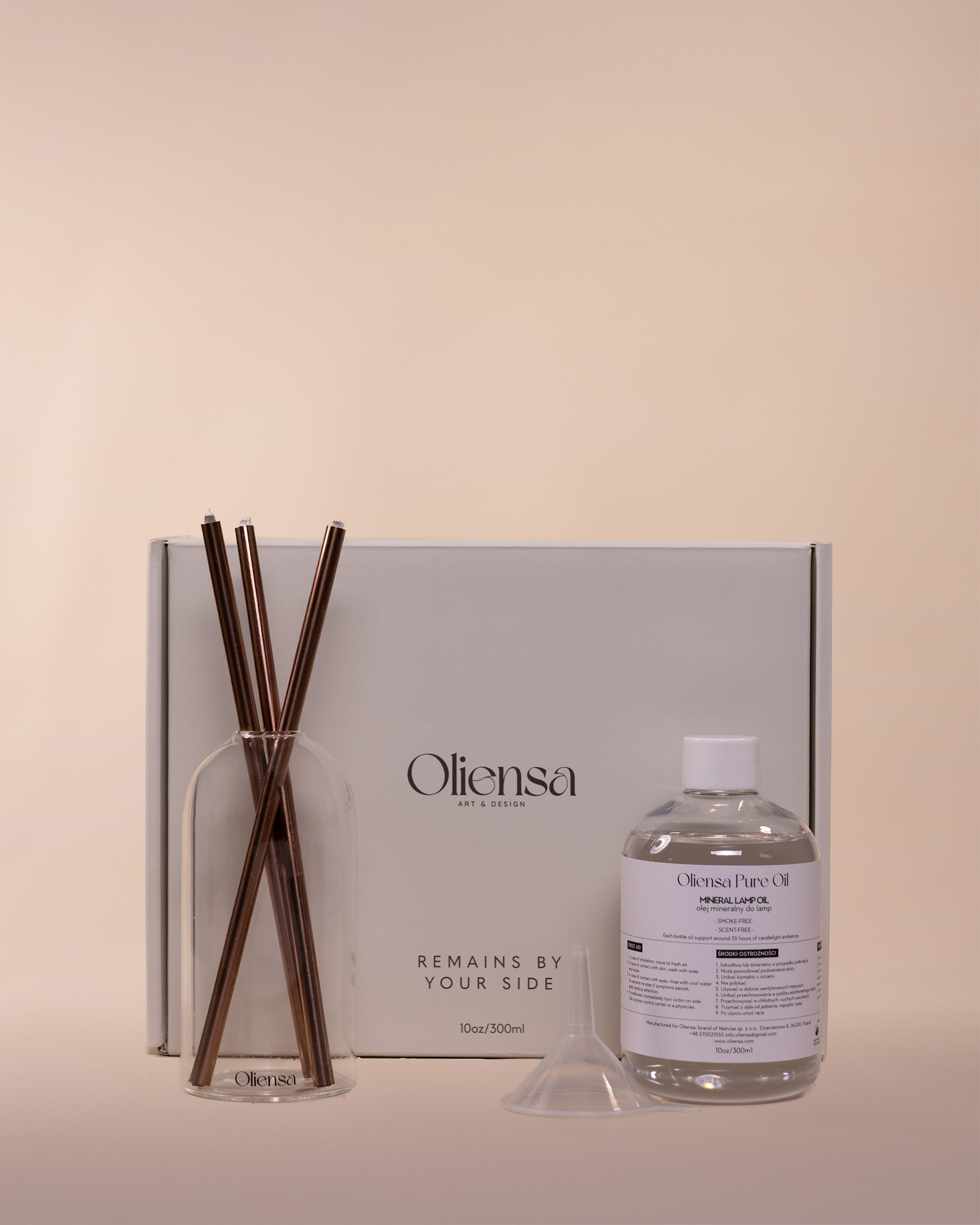 Packshot Świeca eternal copper crystal - zawartość zestawu obok pudełka