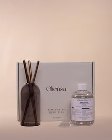 Packshot Świeca eternal copper mist - zawartość zestawu obok pudełka