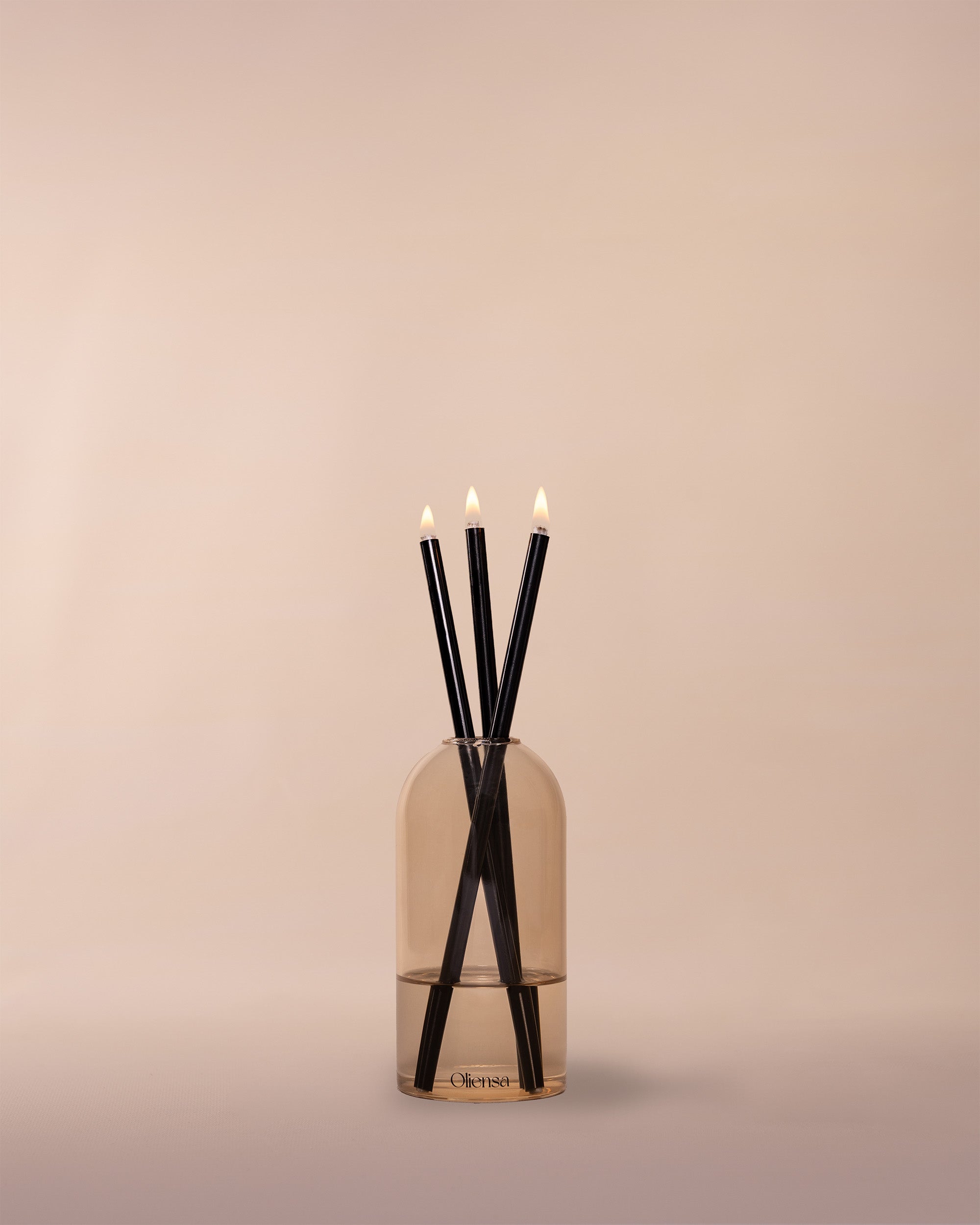 Packshot Świeca eternal black sand - rozpalona