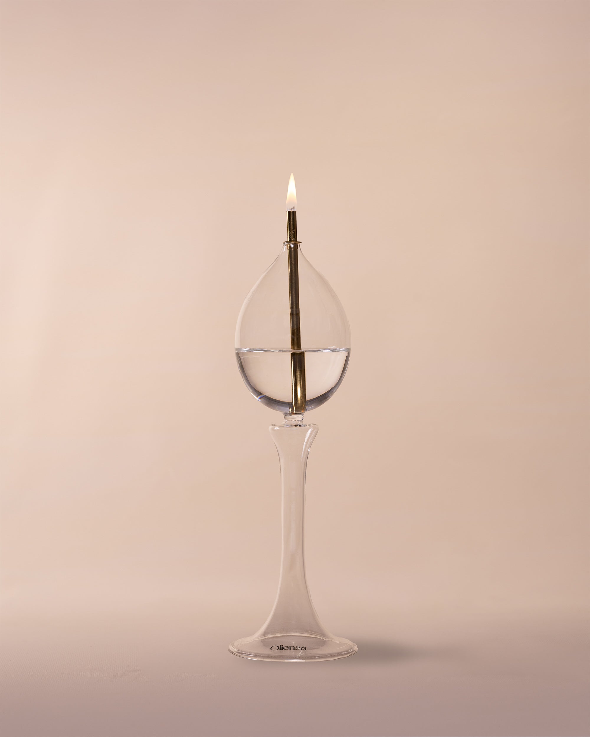 Packshot Świeca Reveria No. 1 - rozpalona