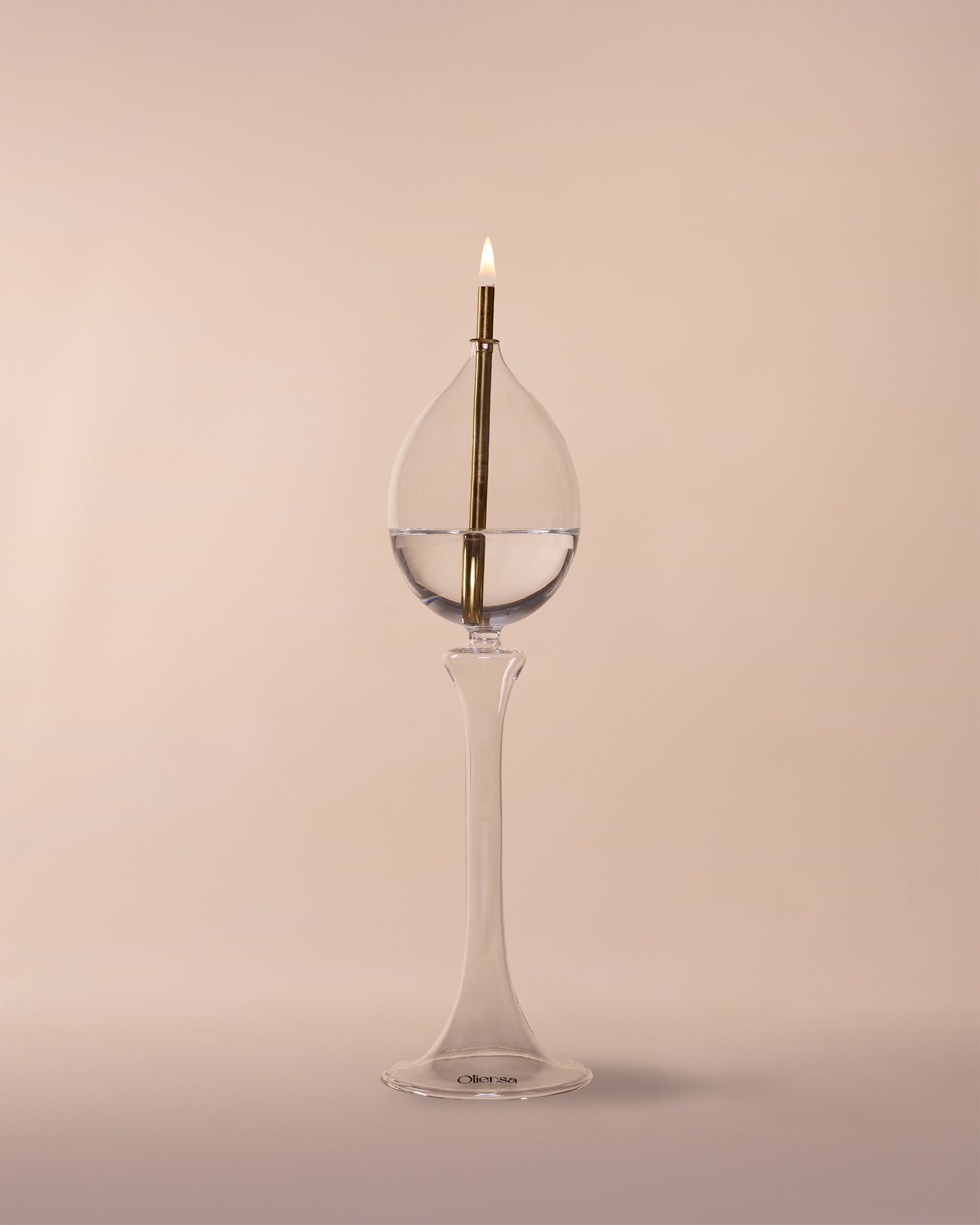 Packshot Świeca Reveria No. 2 - rozpalona